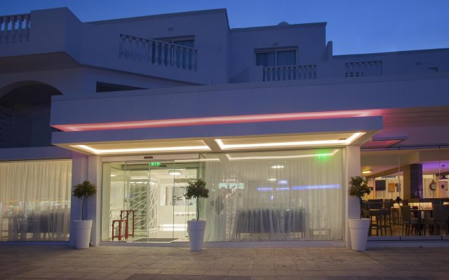 Отель Princessa Vera Hotel Apartments Кипр, Пафос - 1 отзыв об отеле, цены и фото номеров - забронировать отель Princessa Vera Hotel Apartments онлайн вид на фасад