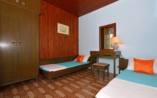 D - Large apt With big Terrace, Next to the Beach