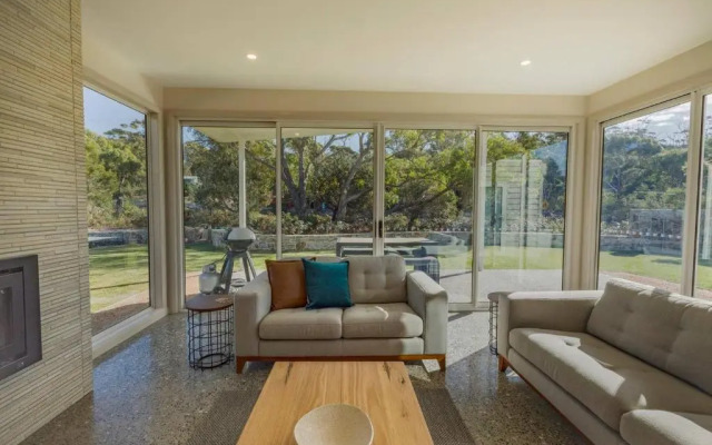 Baileys Beach House