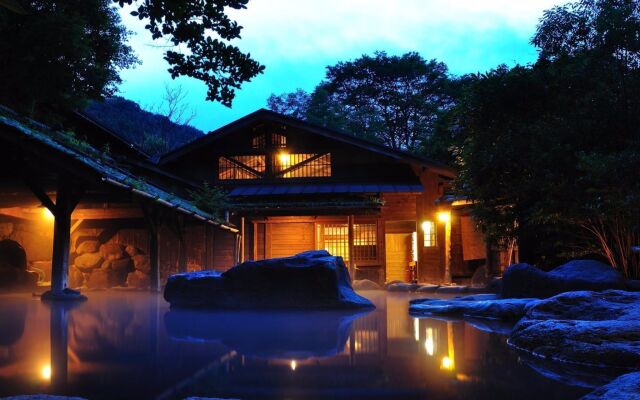 Отель Yamabiko Ryokan Минамиогуни вид на фасад