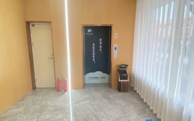 Haven Smart Hotel  (Xinyang Huaibin Minzheng Road Branch)