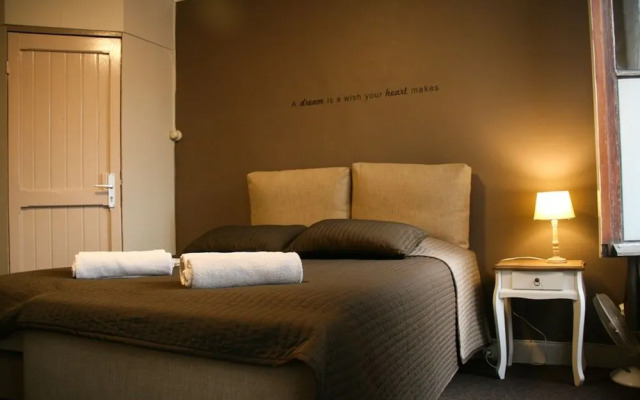 Hostel 28