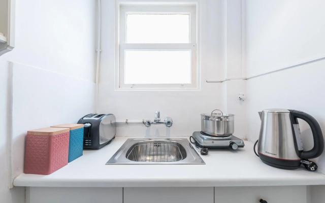 Cute and central apt for 3