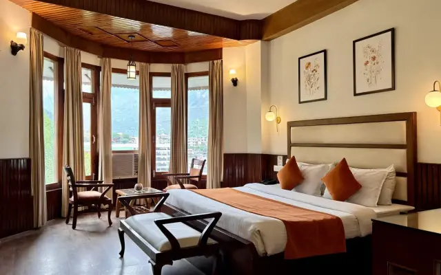 OYO 12270 Hotel Shobla Royale