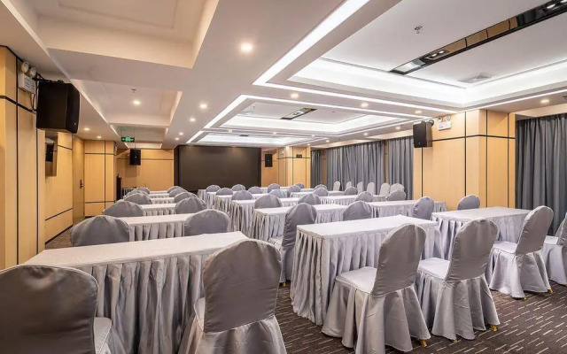 Yahao Garden Hotel (Shenzhen Songgang Metro Station)