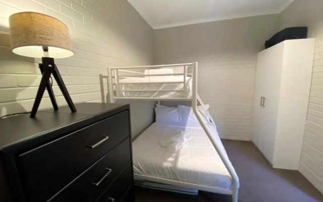 Summit 9 - Modern and stylish newly renovated apartment