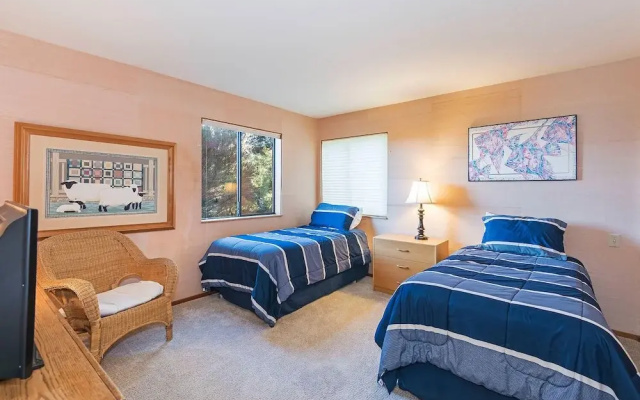 Viglione Fireplace, Hot Tub, & Ocean Views