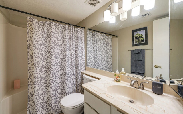 Pool Access & Private Patio! Prime Arcadia Condo