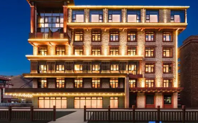 Orange Hotel (Kangding Xinduqiao Photography Paradise Town Branch)