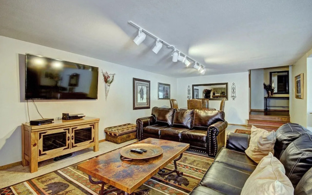 Gold King Lodge 8 Bedroom Home by RedAwning