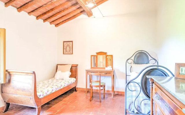 Hilltop Holiday Home in San Miniato with Hot Tub