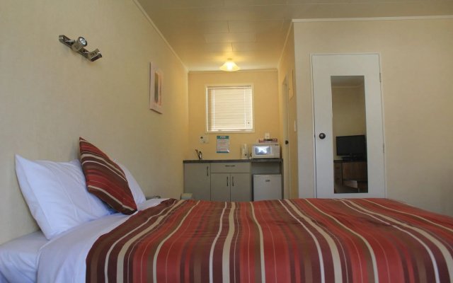 Coronation Court Motel