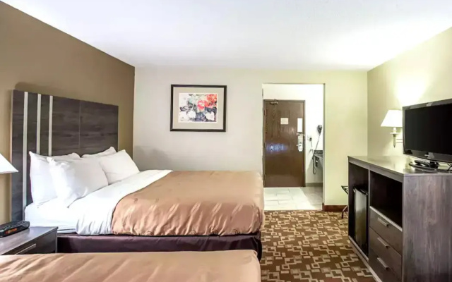 Norwood Inn & Suites Milwaukee