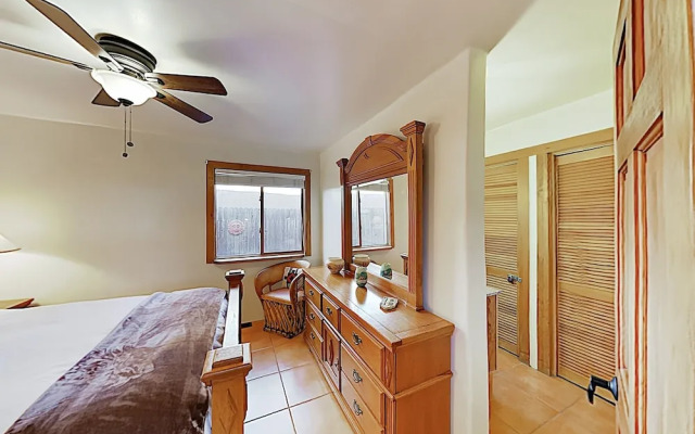 Southwest-chic W/ Private Yard 2 Bedroom Condo