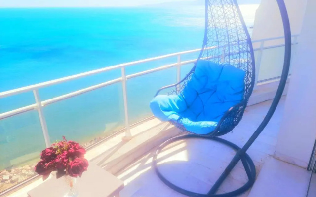The bleu sea