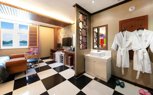 Yeosu King Pension Tel