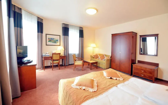 Hotel Hohenstaufen KG