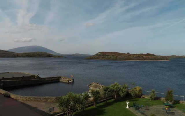 Pontoon Bridge Hotel