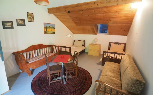 Apartments and Rooms Sara Latin