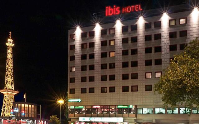 Отель ibis Berlin Messe Германия, Берлин - отзывы, цены и фото номеров - забронировать отель ibis Berlin Messe онлайн вид на фасад