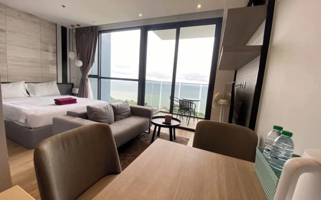 Stunning Sea View Condo -next To Beach