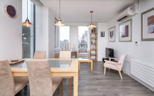Chic & Stylish 2Bed in Heart of London, London