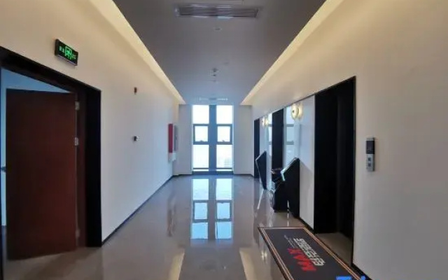 Max E-sports Hotel