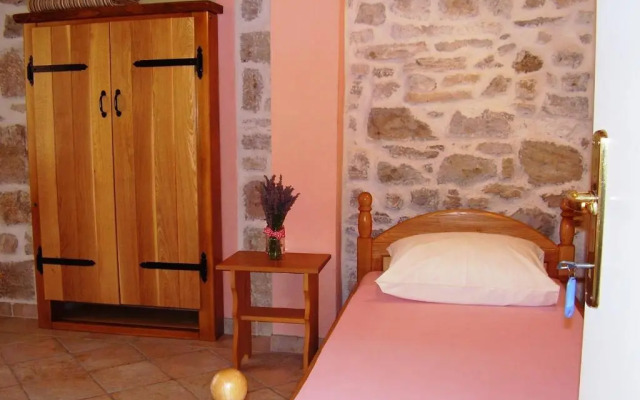 Kamena kuća Roko