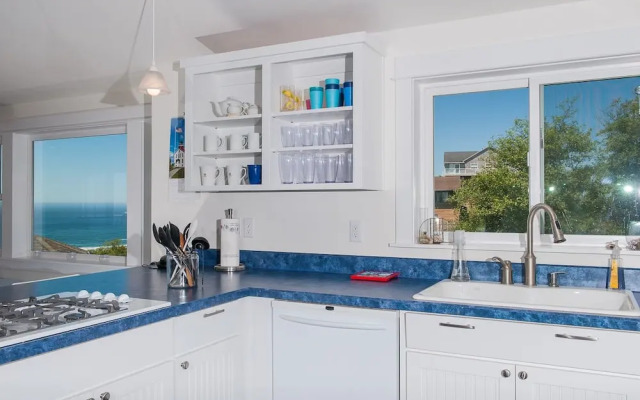 The Lighthouse 3 Br home by RedAwning