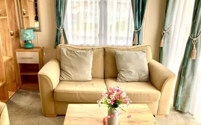 Luxurious Comfort at 102, Duckpool Lodge in Bude