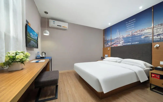 Stay at Guilin Downtown