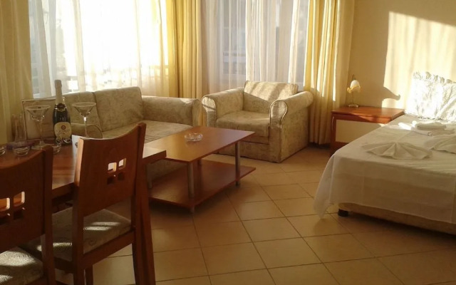 Megas Apartments