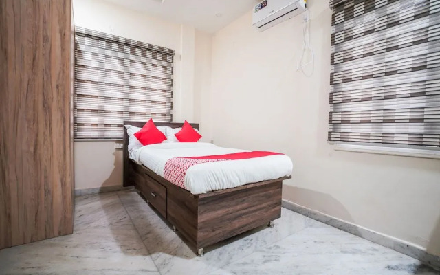 Oyo 22445 Lakshmi Residency
