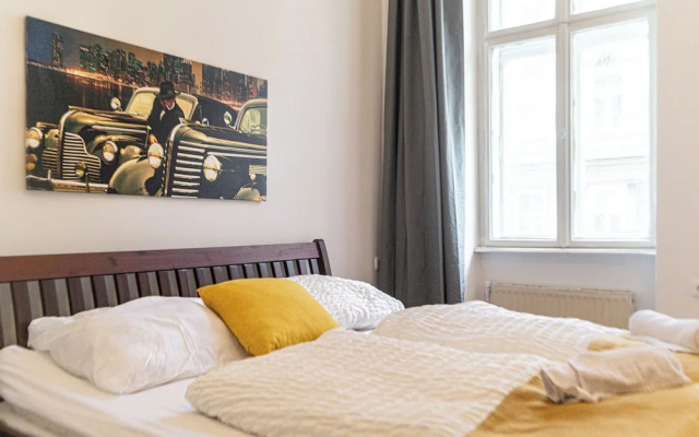 Near Wiener Stadthalle - 4BR Apt. w/ WIFI