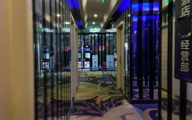 Shanghai Viking Theme Hotel(Sheshan Subway Station Store)