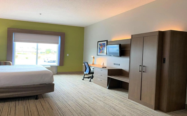 Holiday Inn Express & Suites Somerset Central by IHG