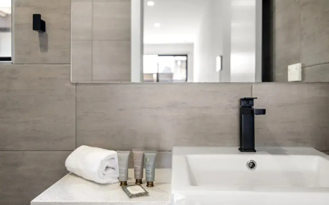 Relaxing Family Townhouse Near Melbourne's