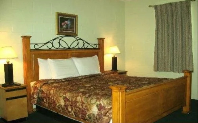 White Columns Motel