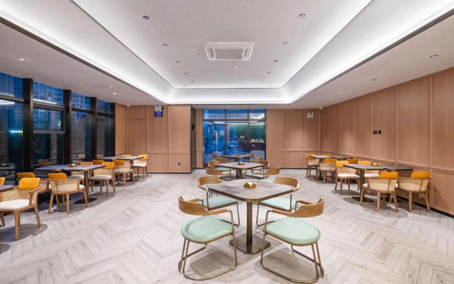 Starway Hotel (Kunming Dianchi Wanda Plaza)