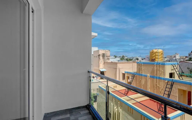 Fabhotel Pavis Inn