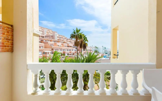 651 Bright establishment, heated pool and Wi Fi