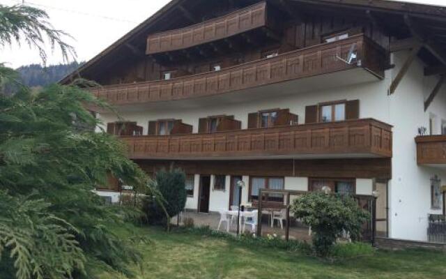 Отель Pension an der Mayenburg Лана вид на фасад