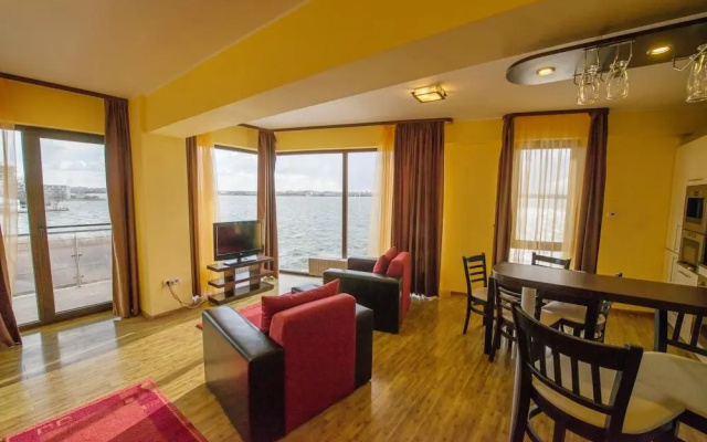 Apart holiday Tania Mamaia
