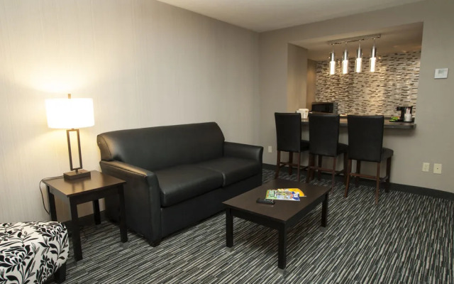 Clarion Inn & Suites Springfield