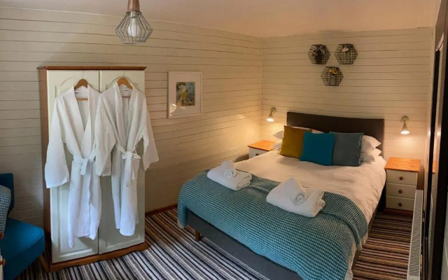 Ivyleaf Combe Lodges