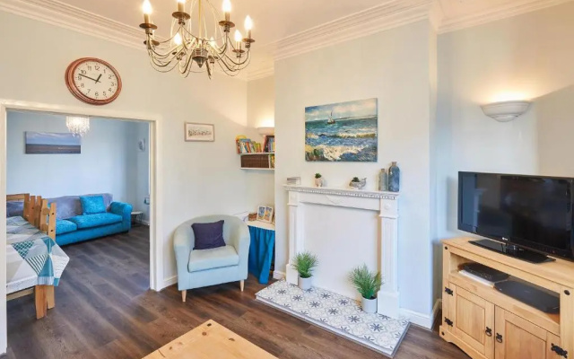 Host Stay Holyrood Lodge
