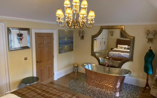 Clan Young Suite