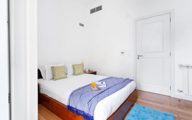 JOIVY Splendid 2BR Apt w/ parking&balcony, 10mins to Praça do Comércio