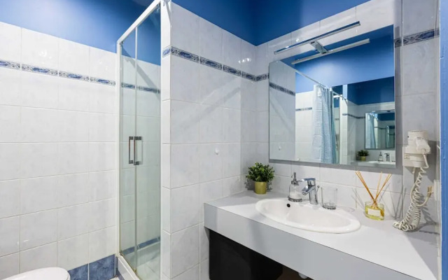 Bright 2BR Loft With a Quiet Patio