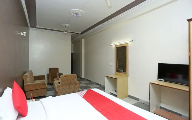 OYO 16906 Hotel Balsons